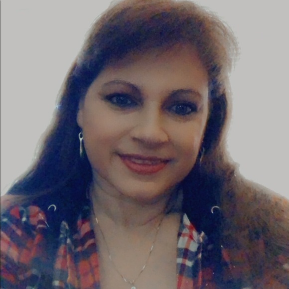 Meet your Posher, Lyn - Picture 3 of 4